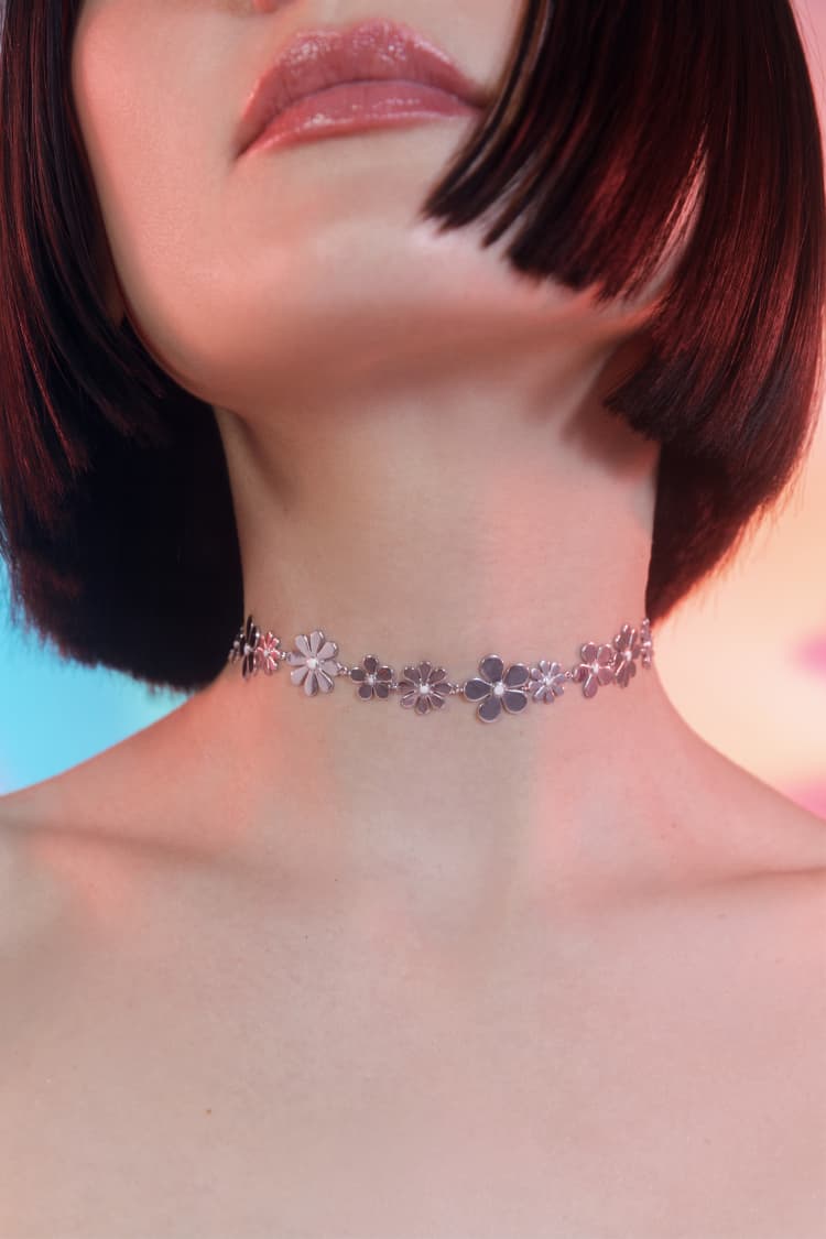 Flower Choker Necklace in Sterling Silver Finish