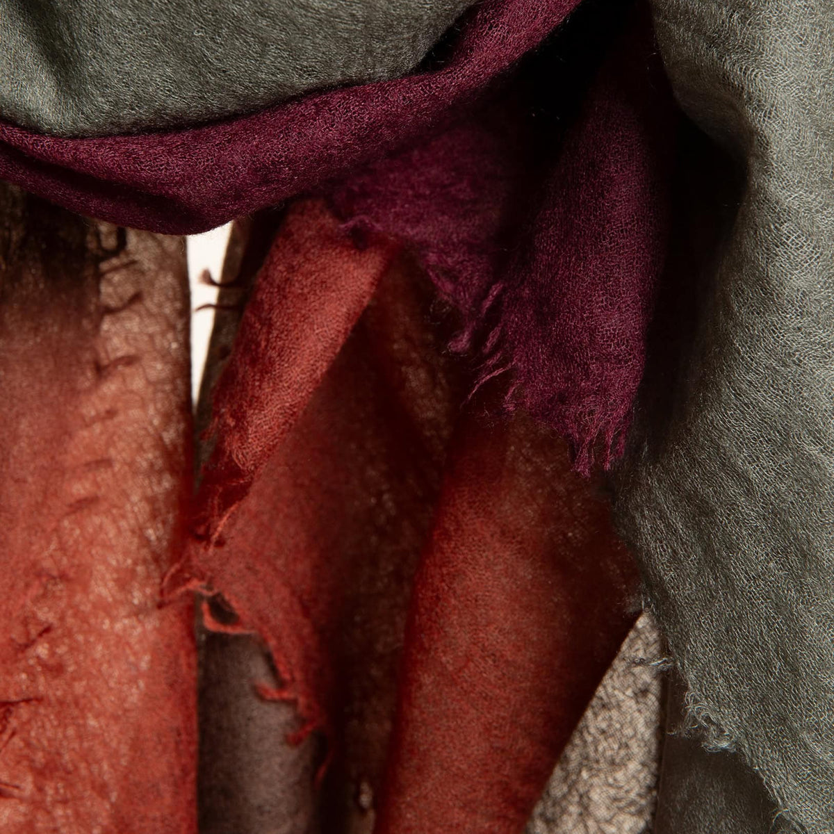 Souffle Semi-Felted Cashmere Shawl Degrade Vino & Army