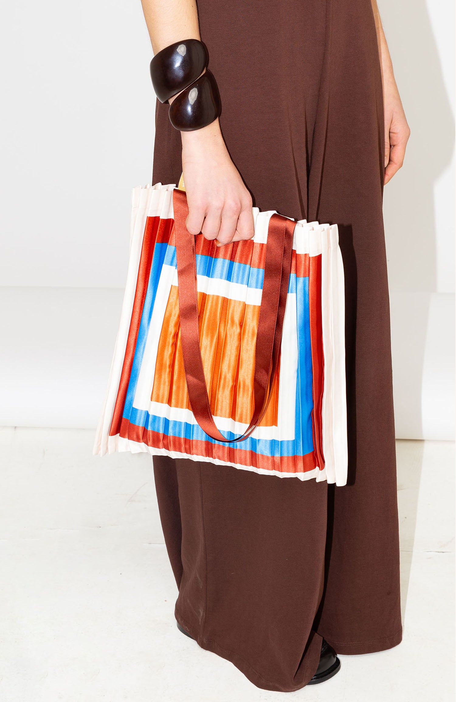 Satin pleated bag Cervo