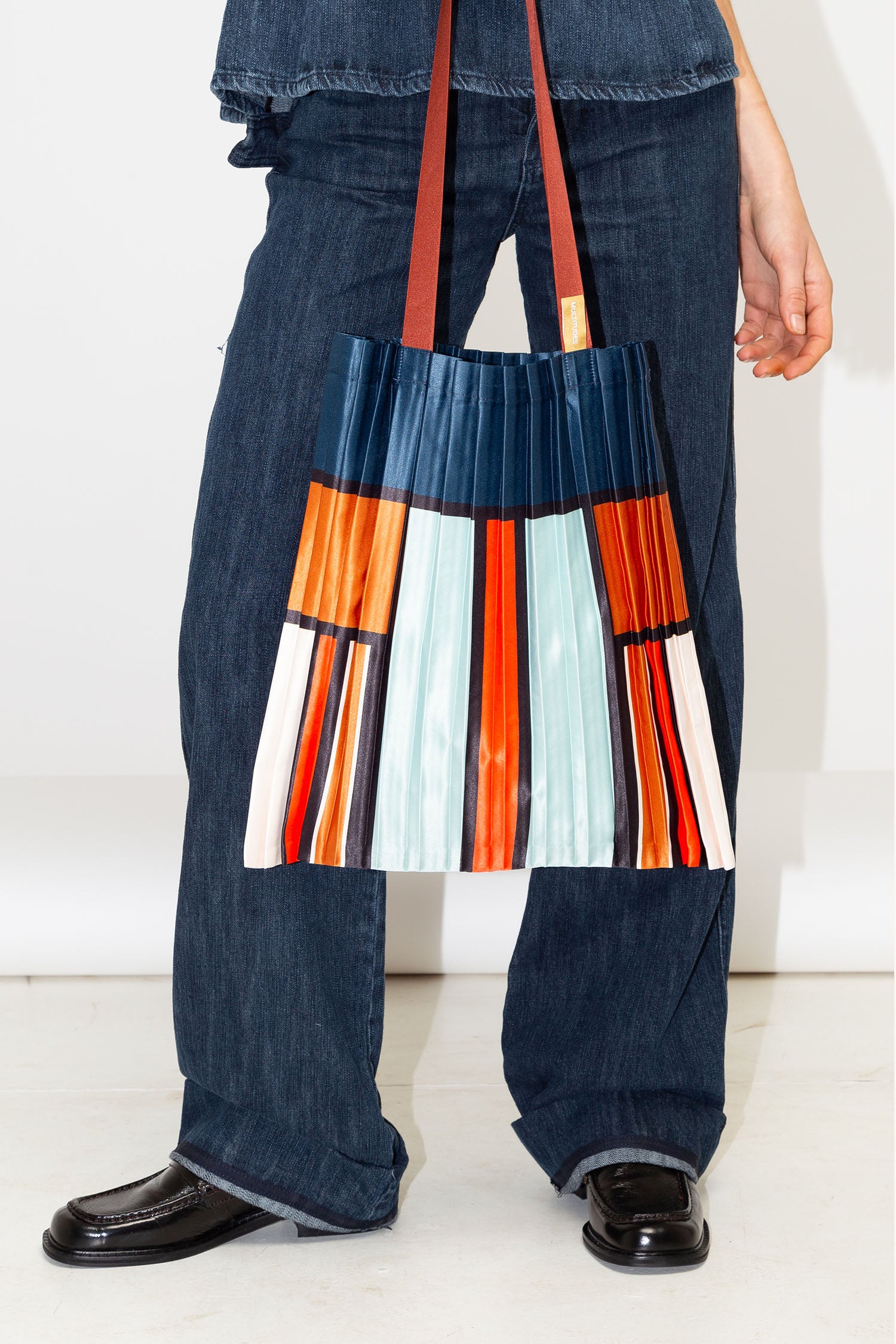 Satin pleated bag Chia