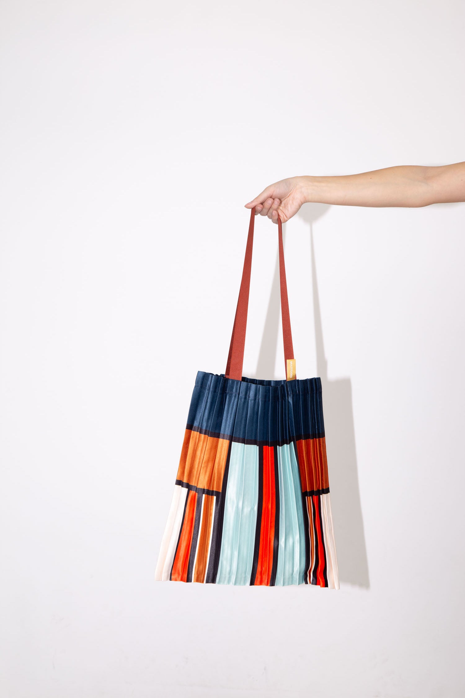 Satin pleated bag Chia