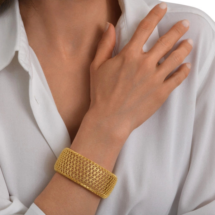 Betty Cuff Bracelet In Gold-Plated Chiseled Metal - Gold