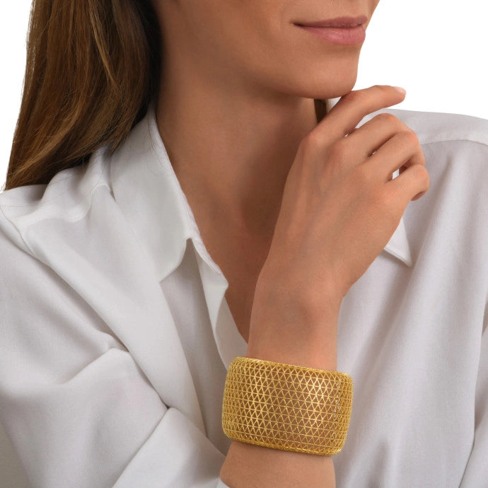 Betty Wide Cuff Bracelet In Gold-Plated Chiseled Metal - Gold