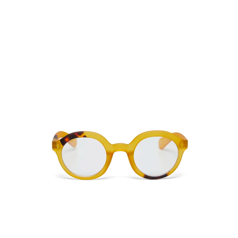 Lauro reading Round - Yellow