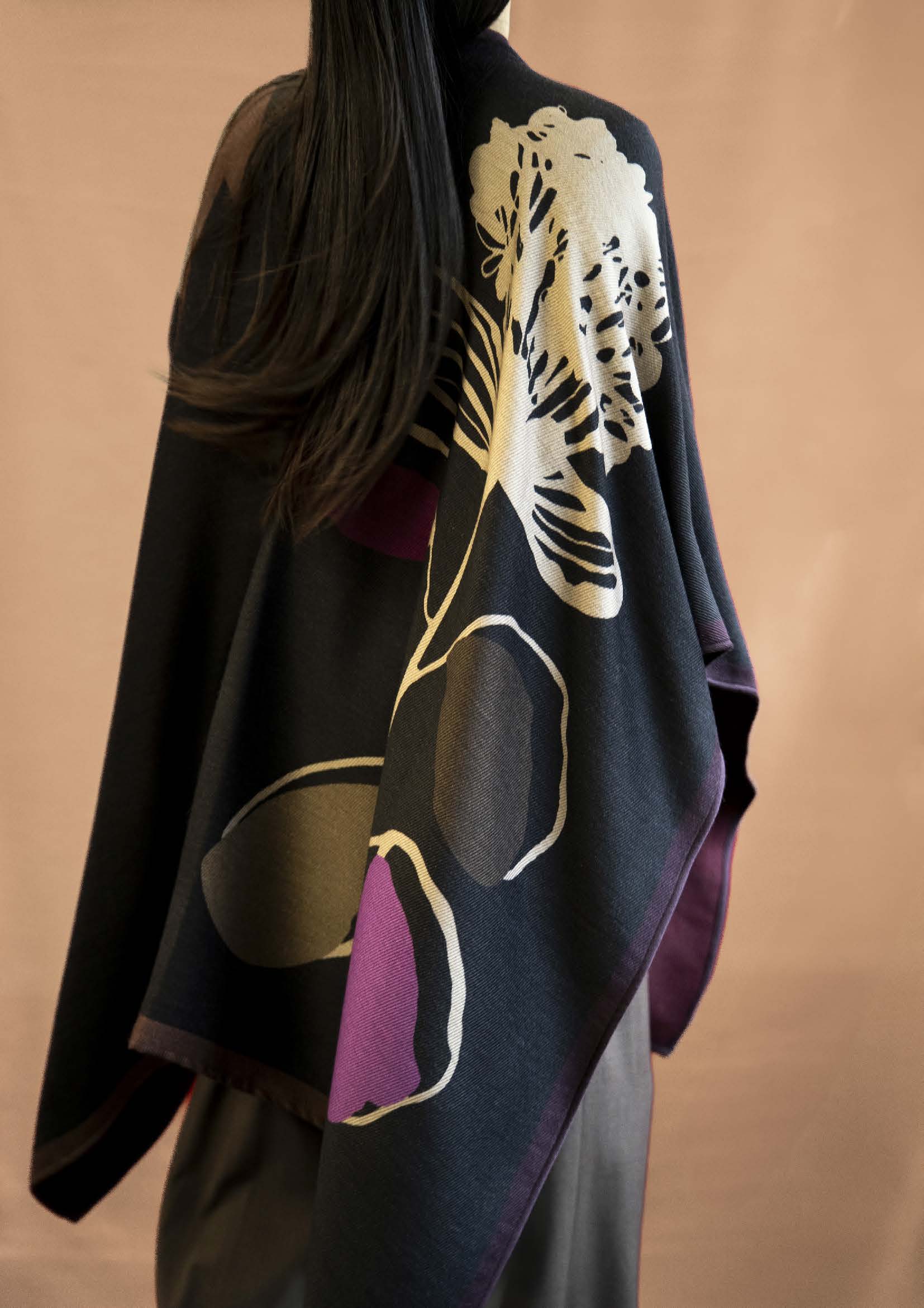 Heavyweight Floral Printed Scarf in 86% Wool and 14% Modal, Bordeaux Reverse