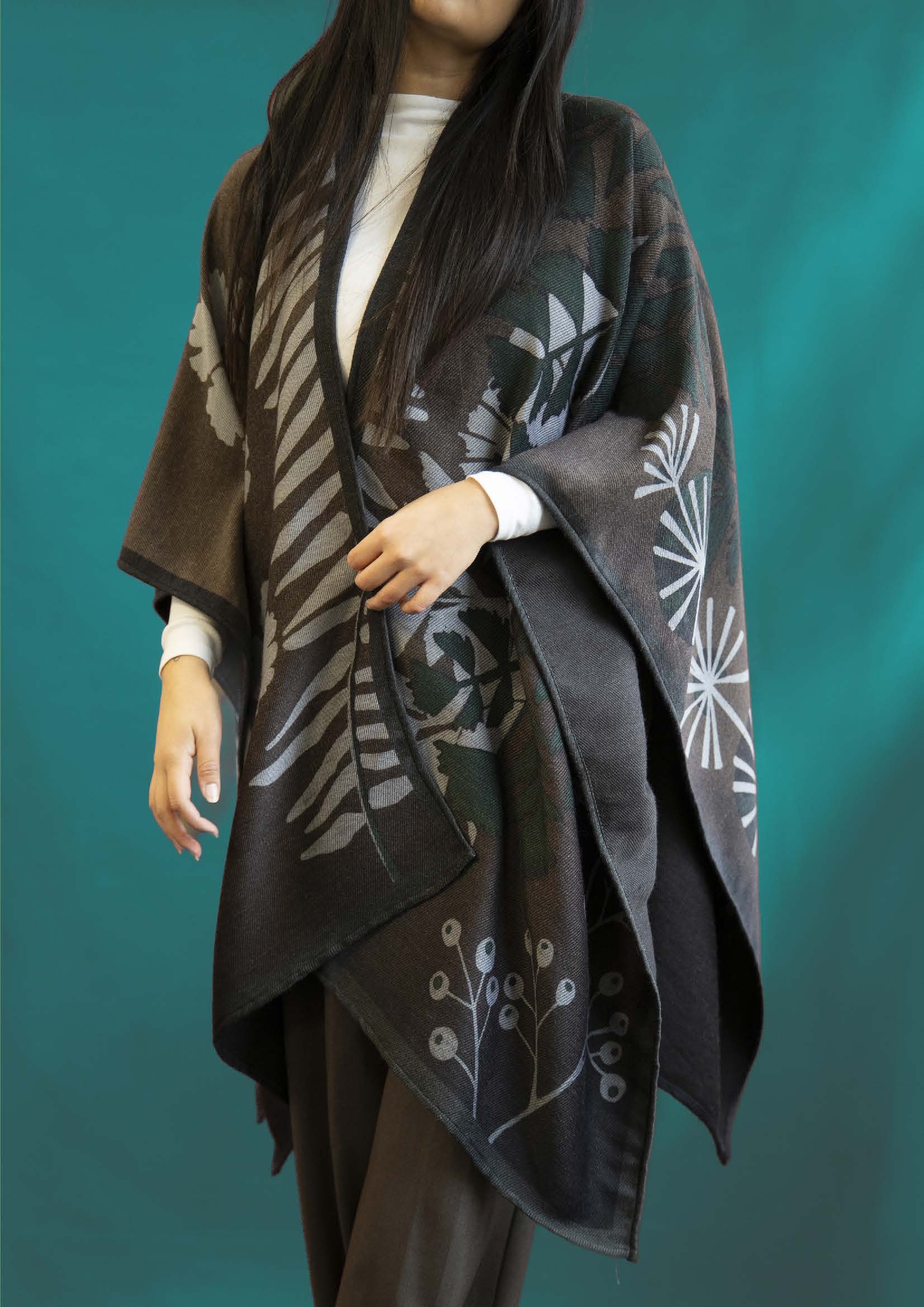 Heavyweight Printed Scarf in 86% Wool and 14% Modal, Brown Reverse