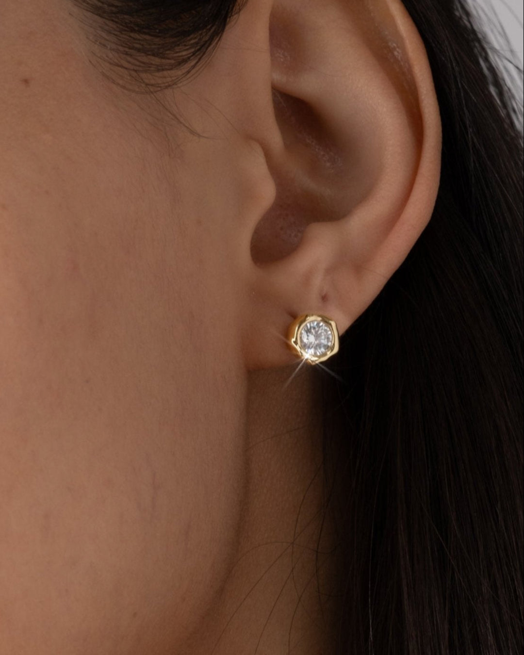 Asterales Molten Bezel Stud Earring- Gold