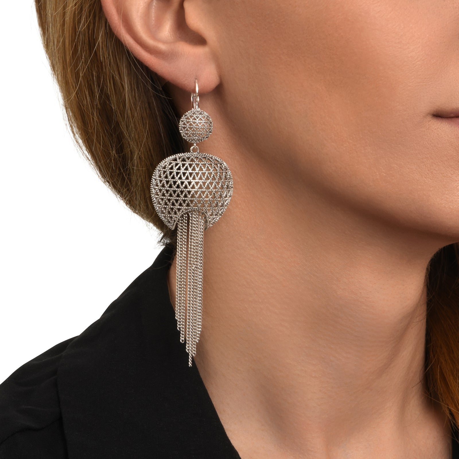 Betty pierced stud earrings in metal and chains