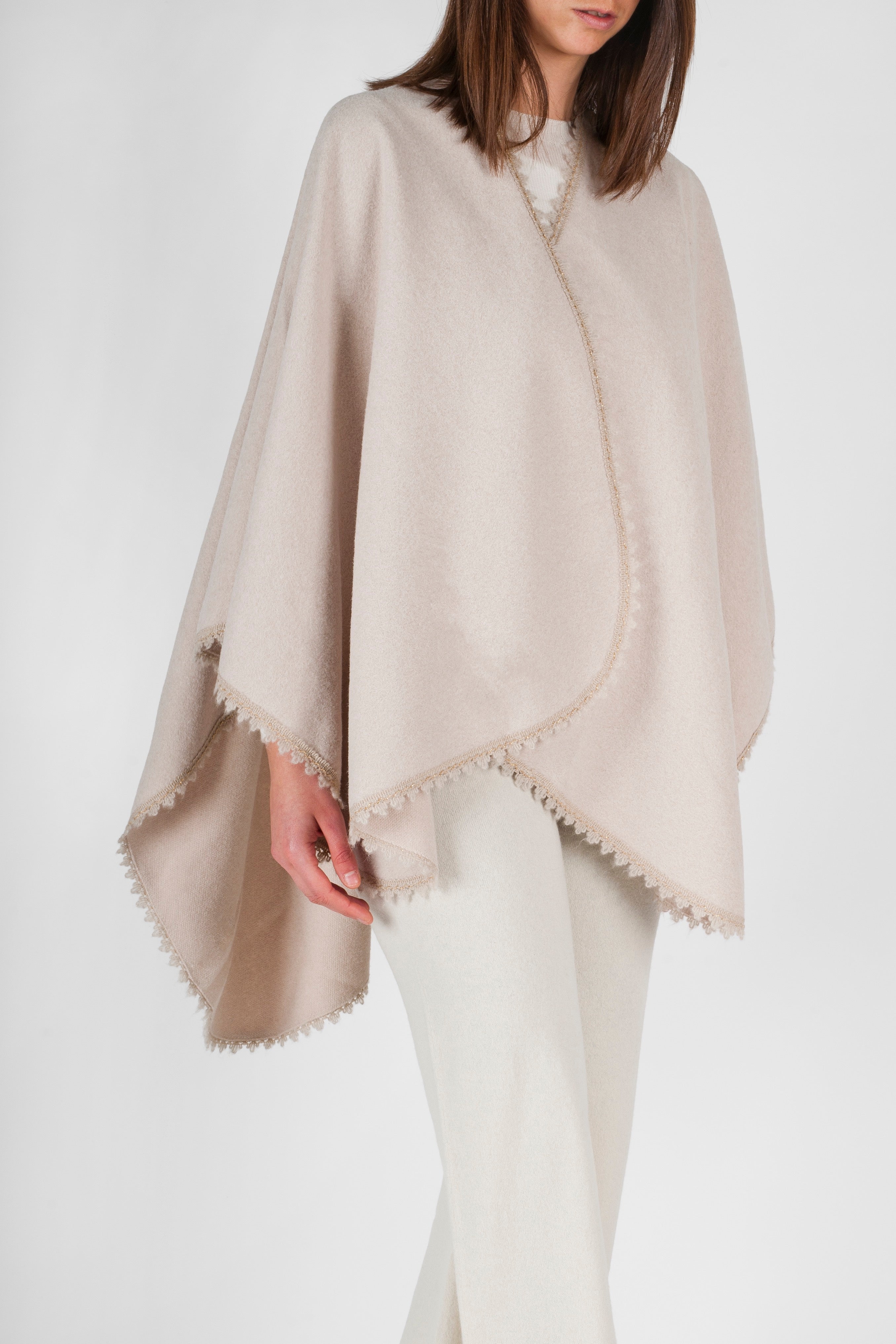 Lilium Rounded Cape - White