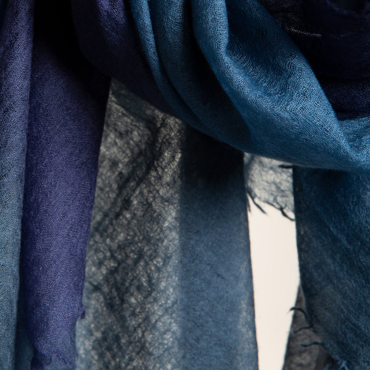 Souffle Semi-Felted Cashmere Shawl DegradeNavy & Code