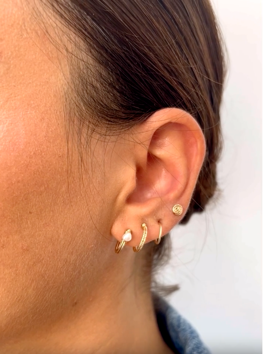 Button Solitaire Mini Hoop Earring - Cultured pearls
